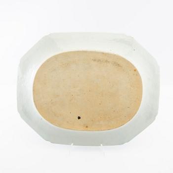 Serving dish China Qianlong (1736-95) porcelain.