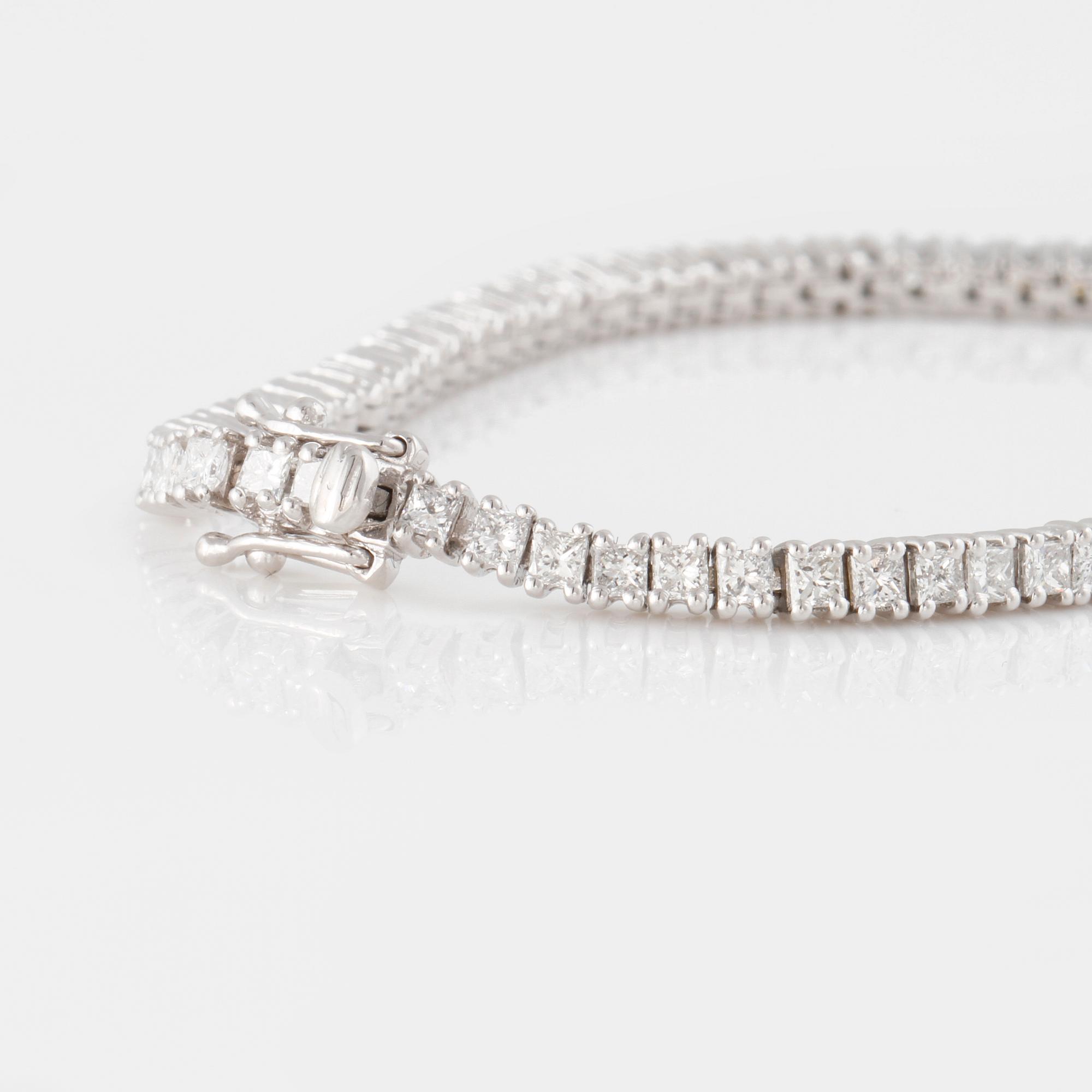 ARMBAND, sk tennisarmband, med prinsesslipade diamanter, ca 3.30 ct.