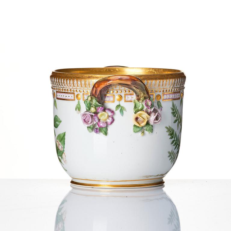 Vinkylare, porslin. Royal Copenhagen, 'Flora Danica', Danmark, 1900-tal.