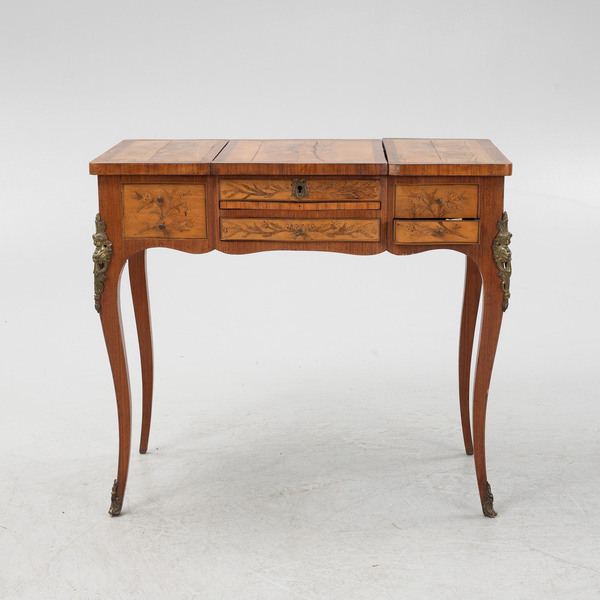 A Louis XV style dressing table, early 20th Century.