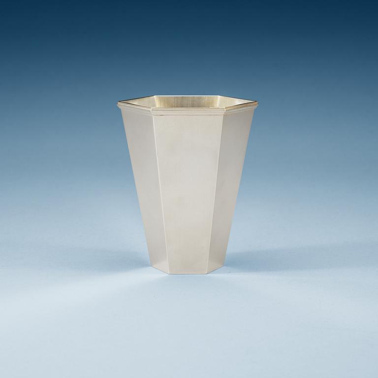 A Wiwen Nilsson sterling vase, Lund 1957.