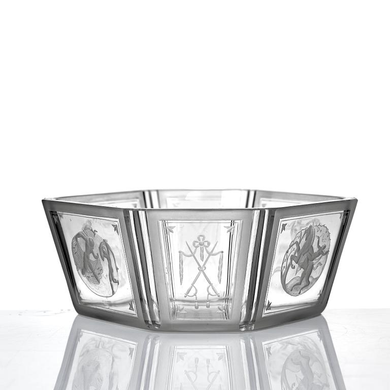 Simon Gate, an engraved glass bowl, Orrefors, Sweden 1946, model 372.