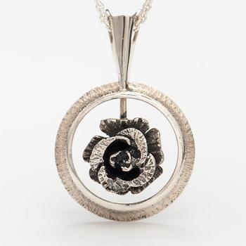A silver ring and necklace. Martti Viikinniemi, Heinola 1972.