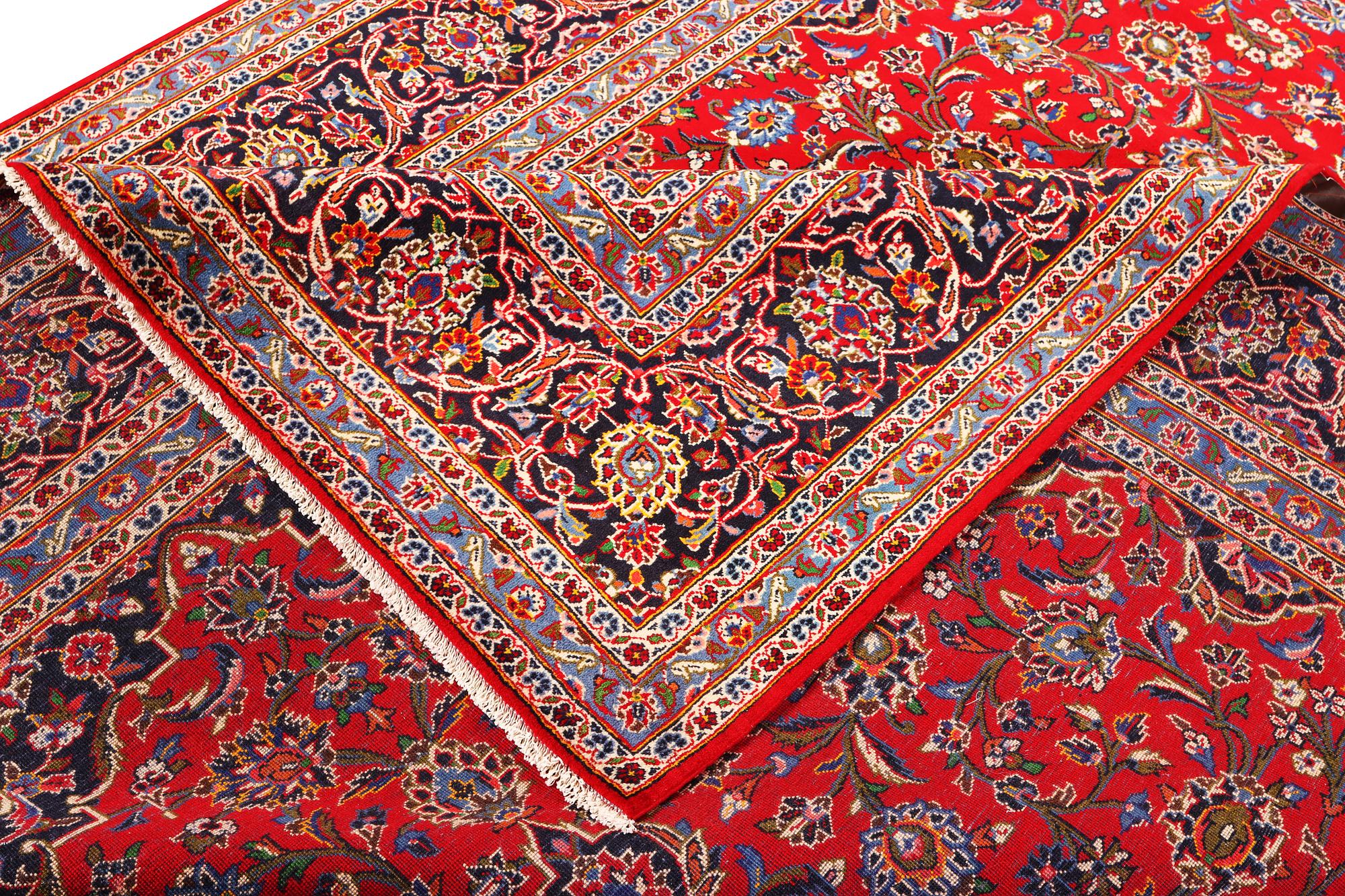 A Keshan carpet, c. 363 x 254 cm.