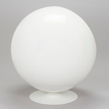 Eero Aarnio, pallotuoli, "Pallotuoli", Adelta 2000-luvun alku.