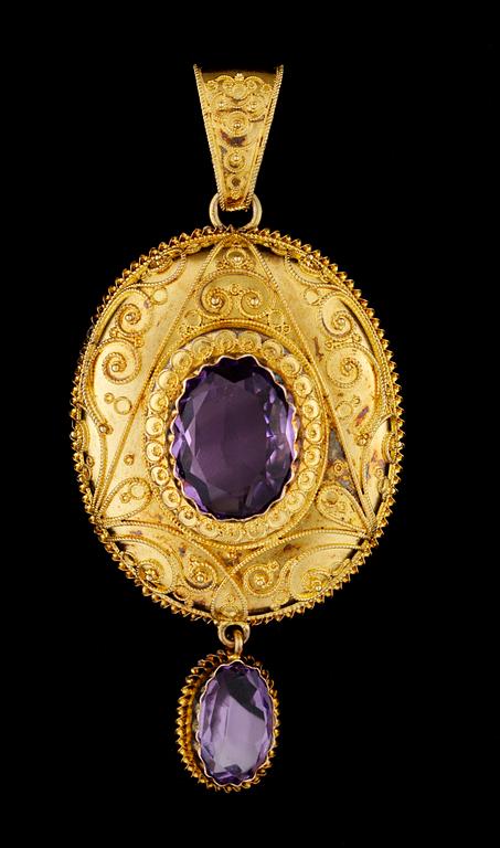 BROSCH/HÄNGE, FILIGRAN OCH GRANULERING MED AMETISTER.