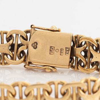 18K gold bracelet.