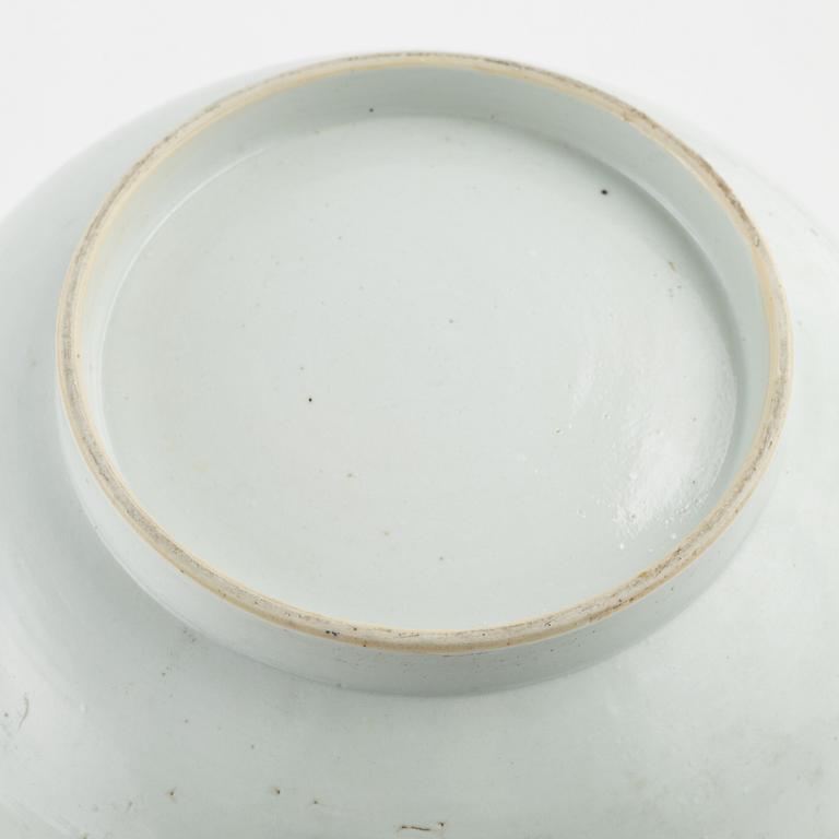 A punch bowl and plate, porcelain, China, Qing Dynasty, Qianlong (1736-95).