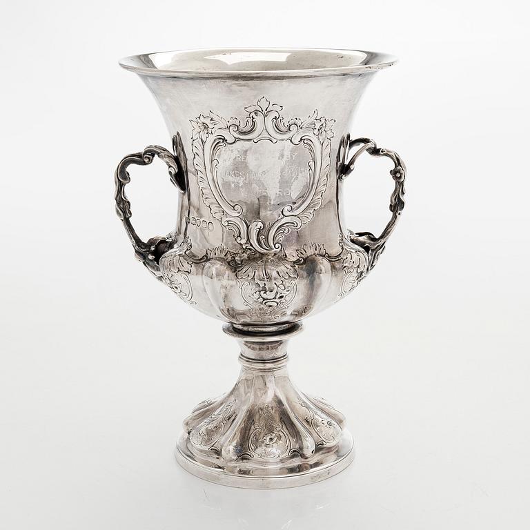 A Victorian sterling silver cup, maker's mark of Benjamin Smith III, London 1838.