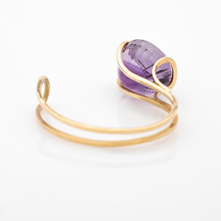 Elon Arenhill, Armring, 18K gold with amethyst, Malmö, 1985.