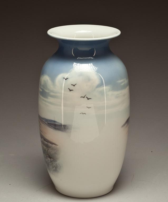 VAS, porslin, Royal Copenhagen, 1965.