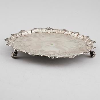 A silver tray by William Peaston from London i England ifrom around year 1800. Weight 1150 grams.