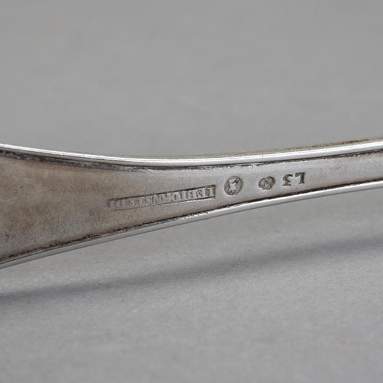 MATGAFFLAR, 6 stycken, silver, varav 5 st av Stephan Westerstråhle Stockholm, 1810. Vikt ca 400 gram.