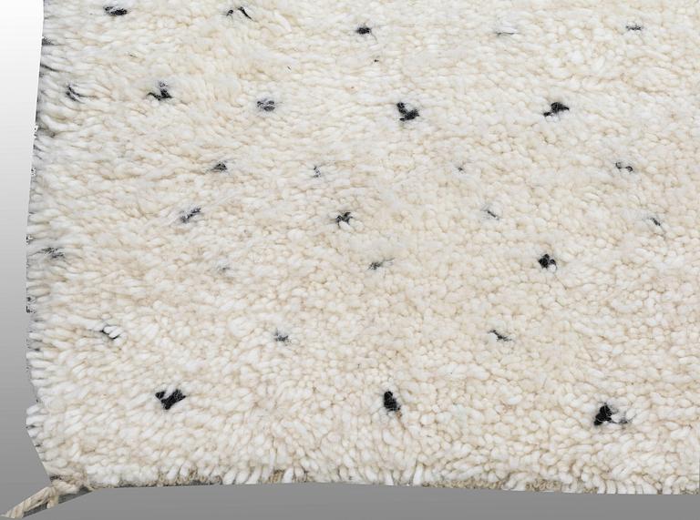 MATTA, Marocko, ca 395 x 323 cm.