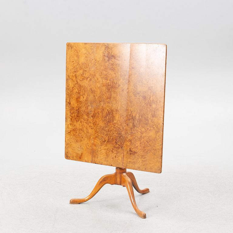 A burr alder tilt-top table, Mälardalen, circa 1800.