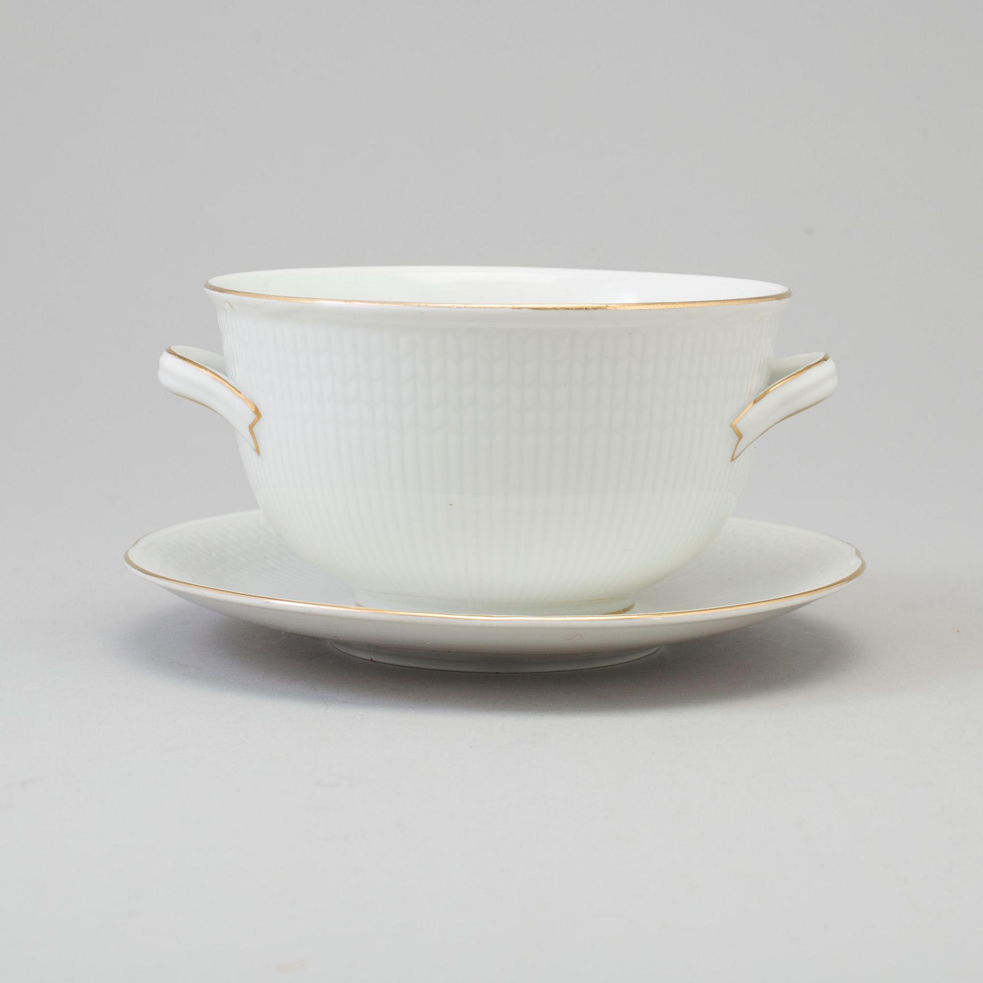 LOUISE ADELBORG, porcelain dinner service, 90 ps "Swedish Grace", Rörstrand, second half of the 20th century.