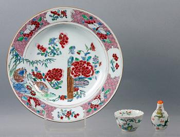 TALLRIK, SNUSFLASKA samt SKÅL, porslin, Kina. 1700/1800-tal.
