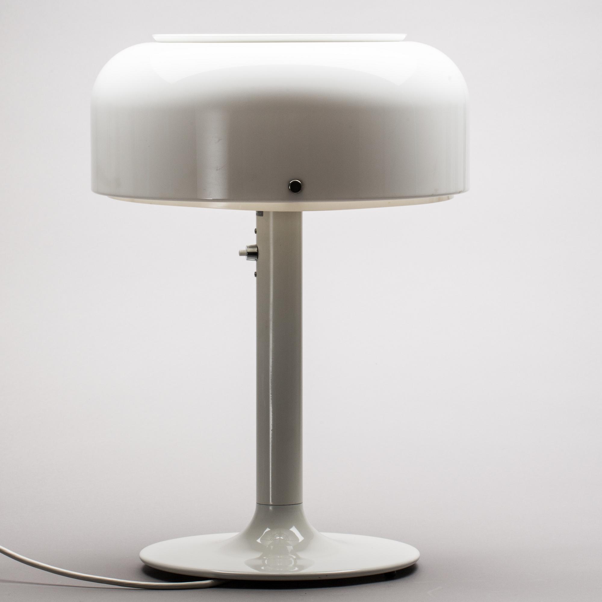 BORDSLAMPA, "Knubbling". Anders Pehrson, Ateljé Lyktan Åhus. 1900-talets andra hälft.