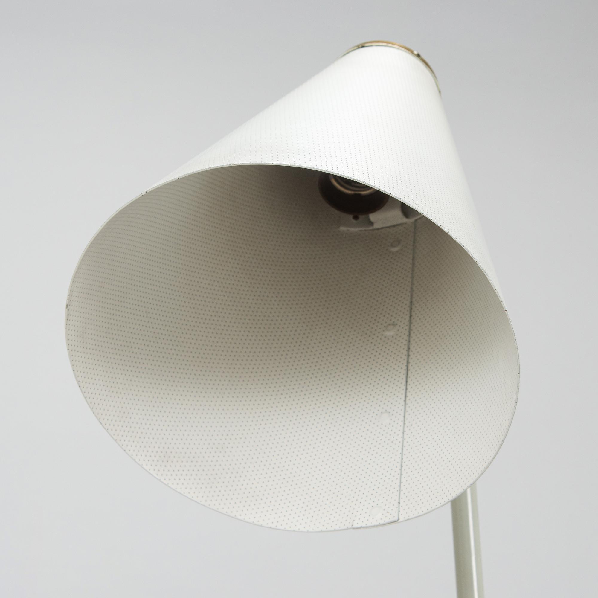 Lisa Johansson-Pape, lattiavalaisin, malli 30-001 Stockmann Orno 1900-luvun puoliväli.