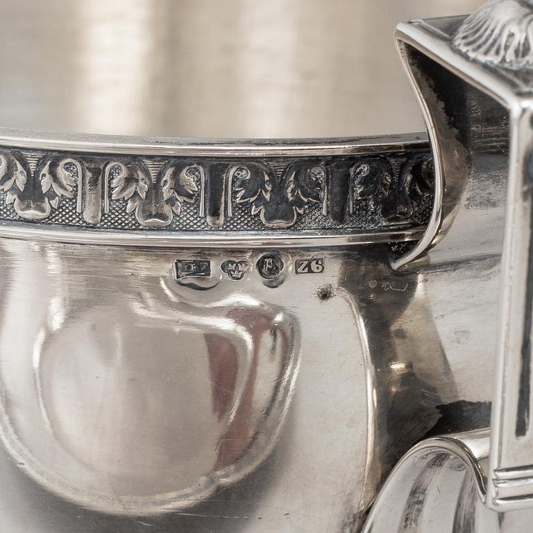 A pair of Swedish gustavian style silver sugar bowls with spoons and on tray, marked JE Torsk, Stockholm 1902.