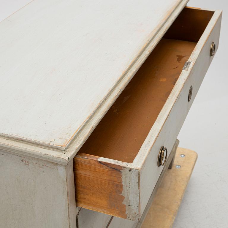 Chest of drawers, 19th century.