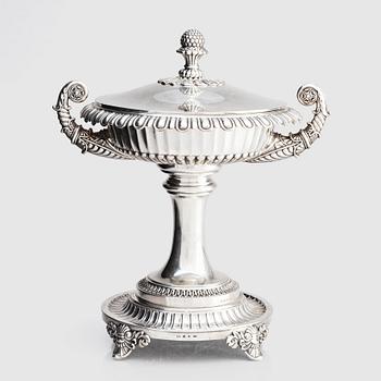278. A Swedish Empire silver sugar bowl with lid, mark of Adolf Zethelius Stockholm 1833.