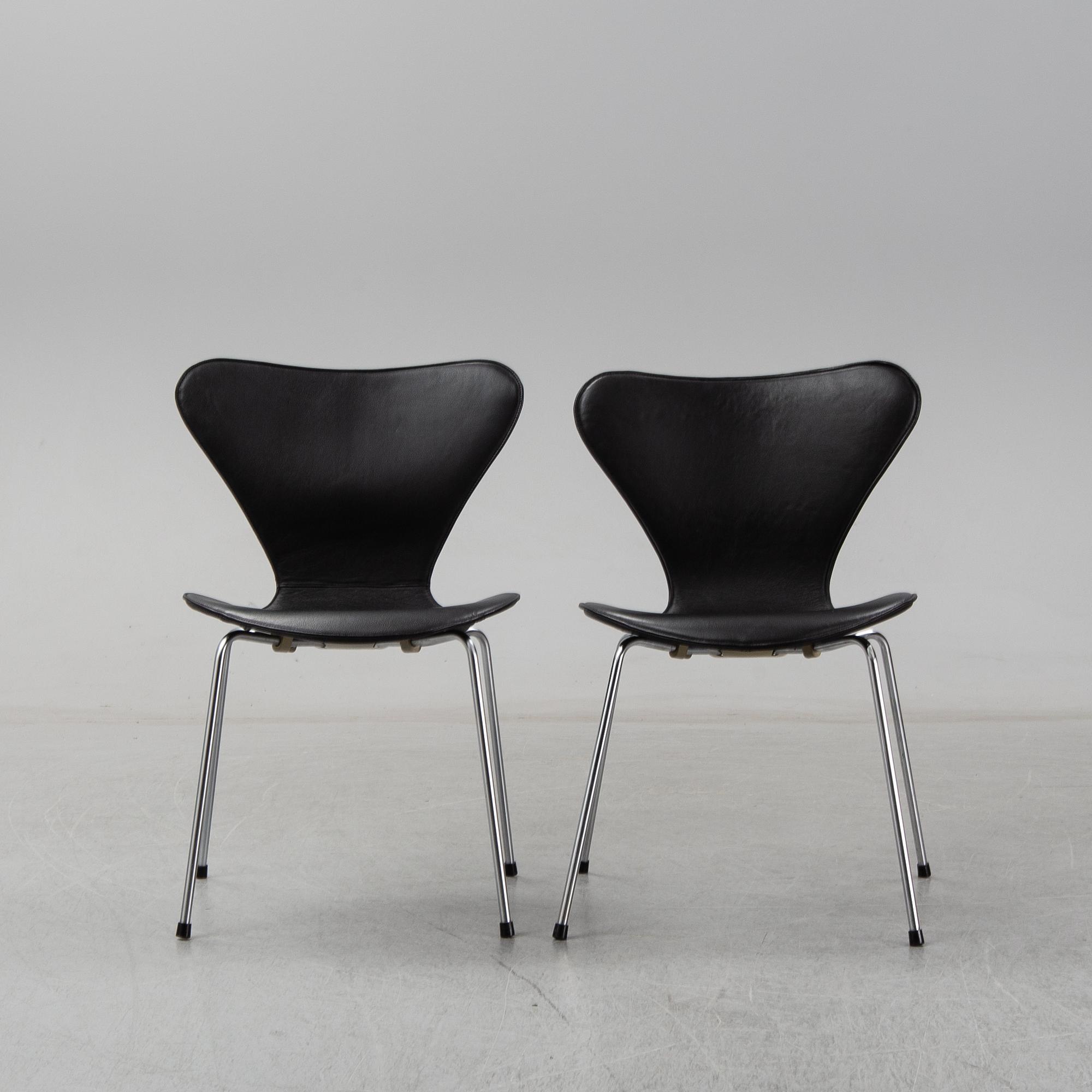 ARNE JACOBSEN, stolar, ett par, "Sjuan" för Fritz Hansen.