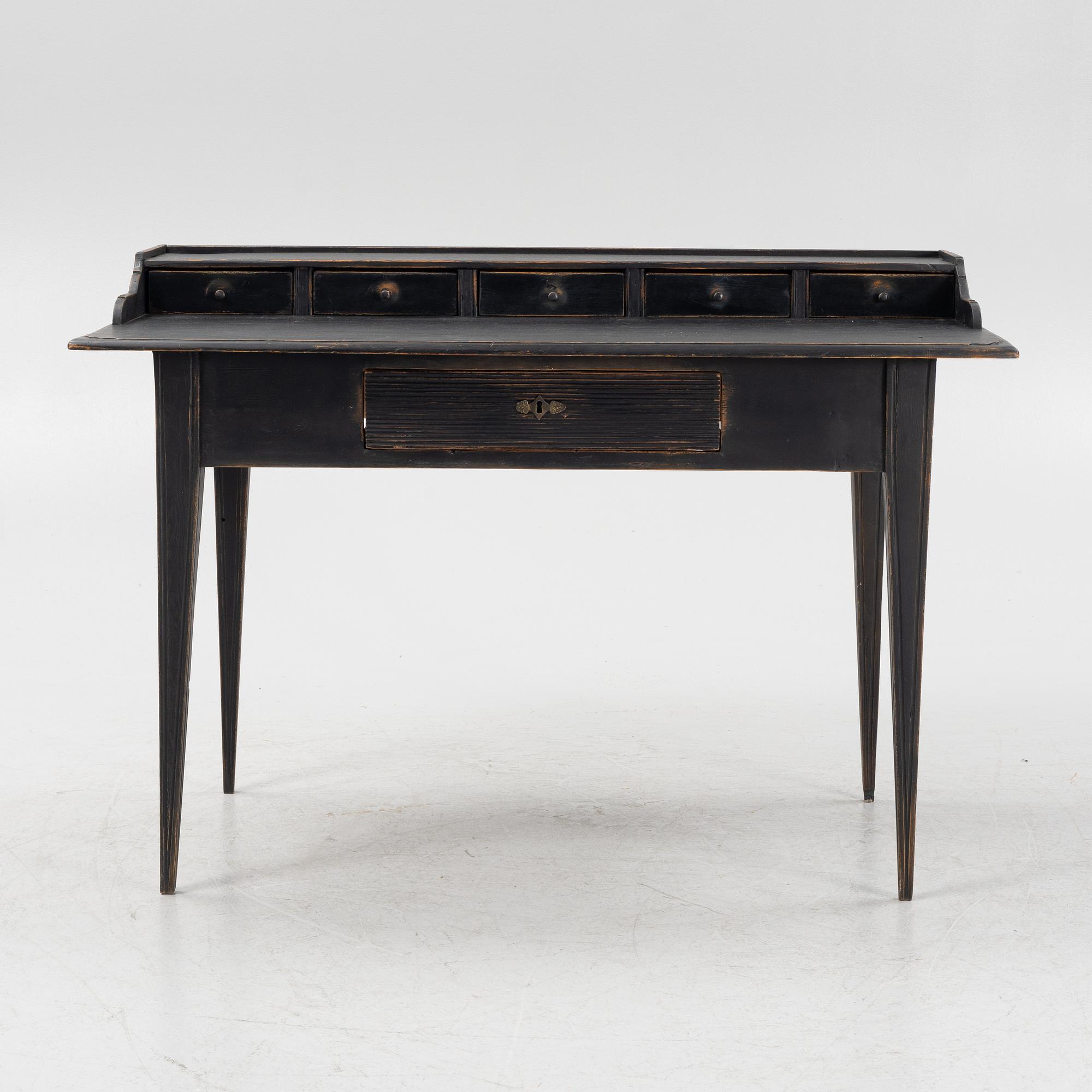 Skrivbord med uppsats, sent 1800-tal.