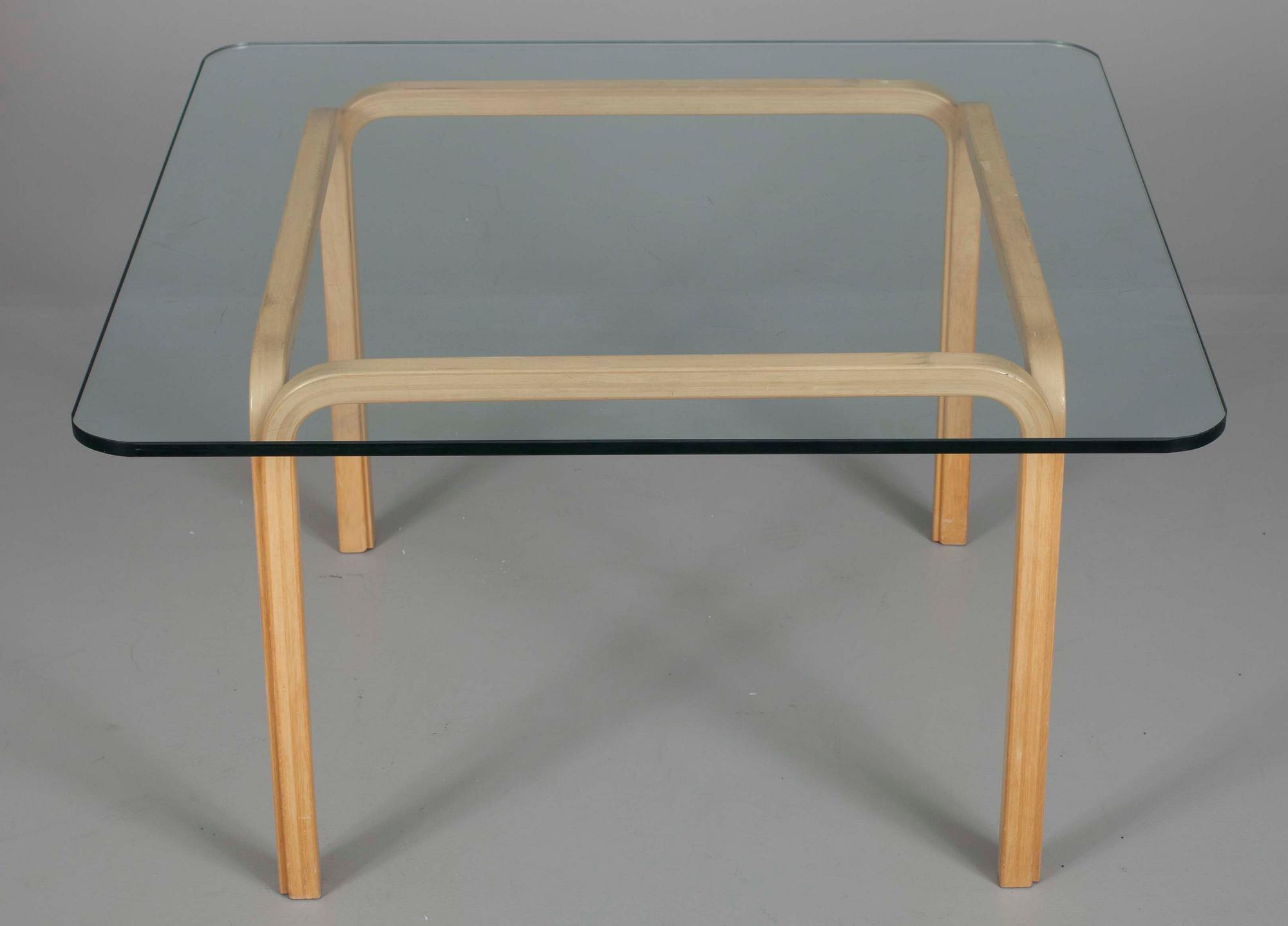 BORD MED GLASSKIVA, björk, glas, Alvar Aalto, 1900-talets senare hälft.