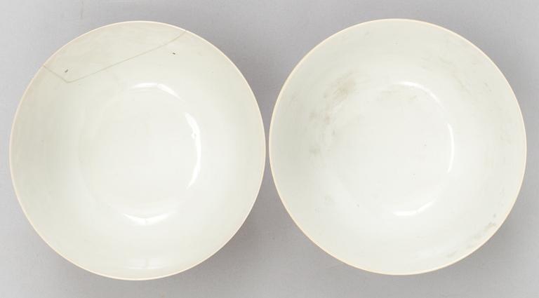 SKÅLAR, två stycken, porslin. Qing dynastin, med Daoguangs märke och period (1821-50).