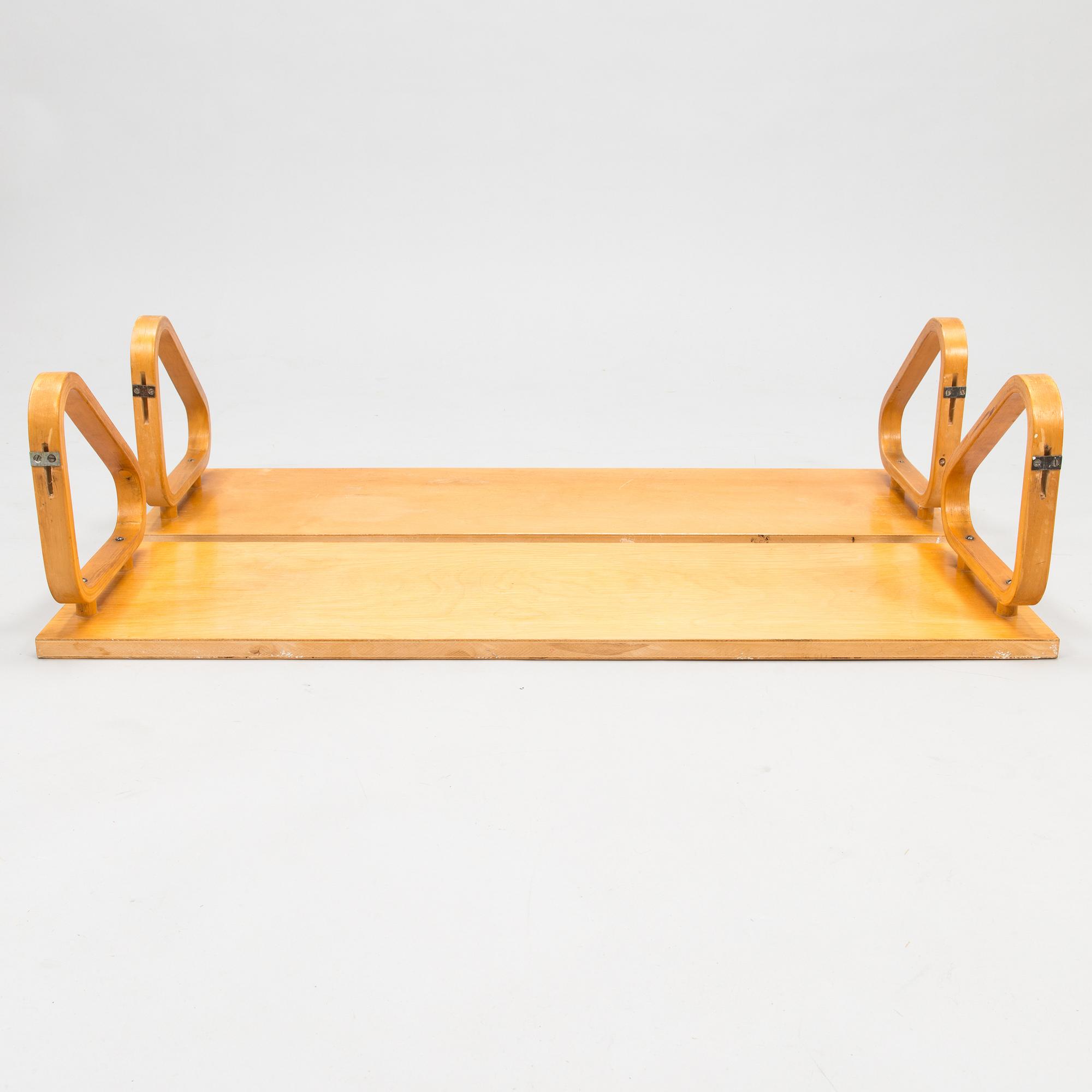 Alvar Aalto hylla, 2 st, modell 112. 1930-/40-tal.