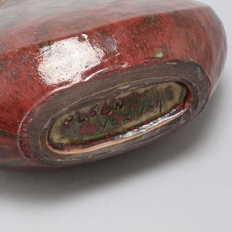 A stoneware vase/sculpture by Erik Pløen, own workshop, probably 1960s, signed.