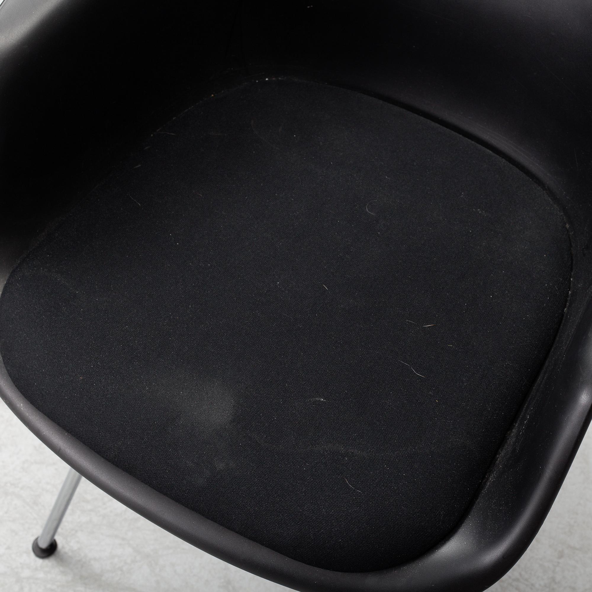 CHARLES & RAY EAMES, Five 'Plastic Armchairs', Vitra.