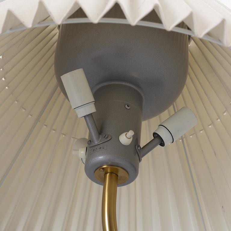 JOSEF FRANK, golvlampa, "Stora Kamelen", modellnr 2368/2148, Firma Svenskt Tenn.