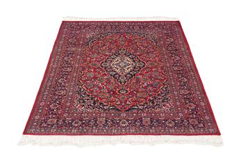 An old Meshad carpet ca 282 x 190 cm.