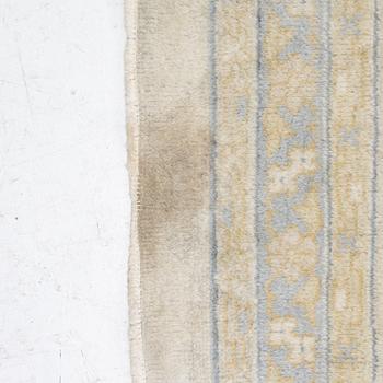 Rug, Eastern Europe, Smyrna pattern. 520 x 355 cm.