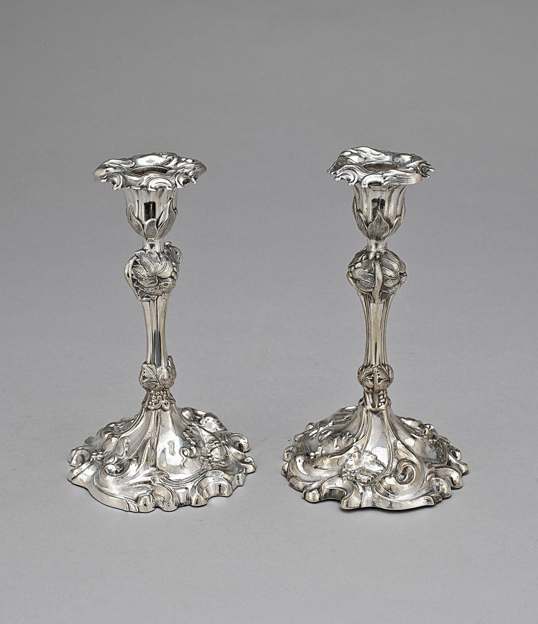 LJUSSTAKAR, ett par, nysilver, AG Dufva, nyrokoko, 1800-talets andra hälft.