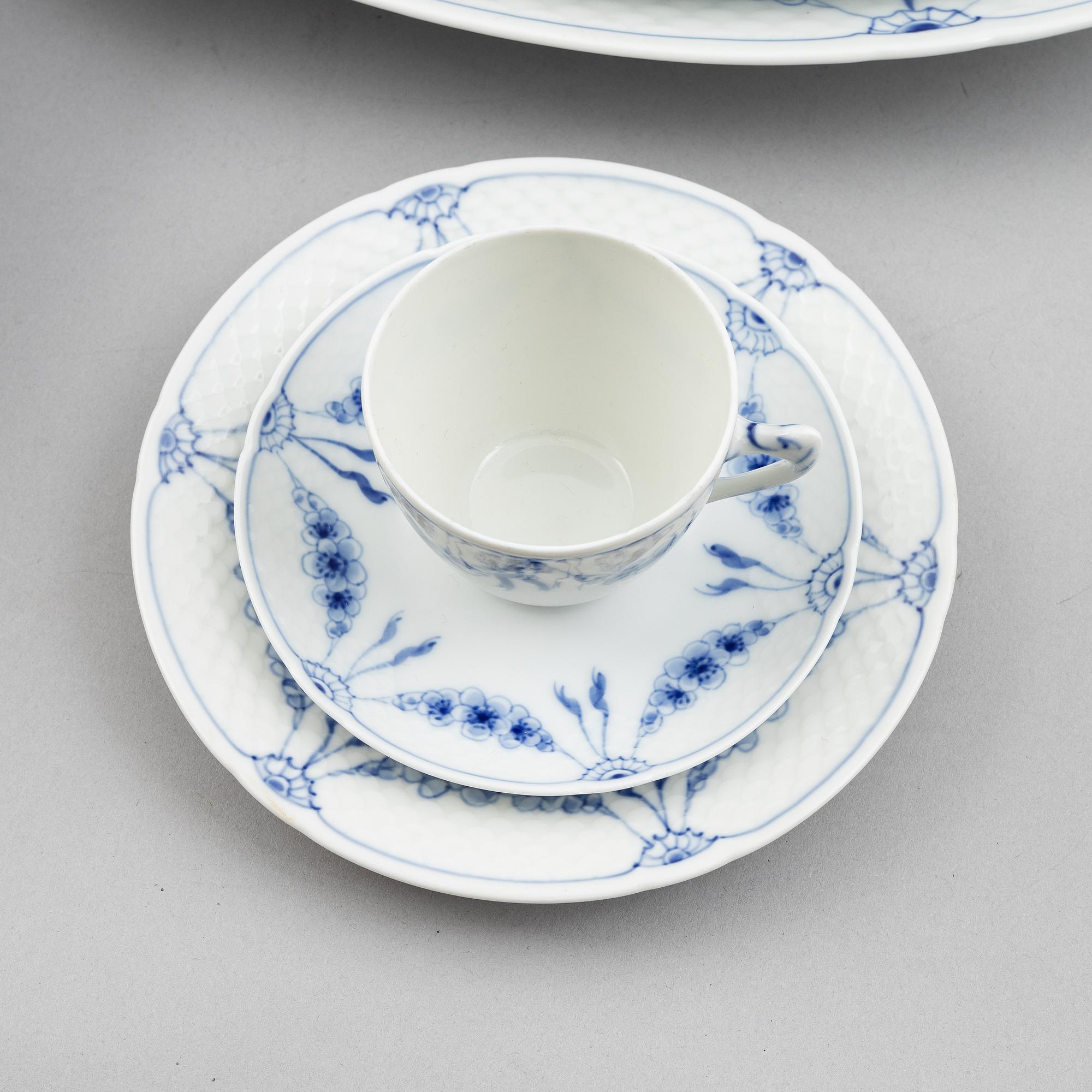 Harriet Bing, a 50-piece porcelain dinner and coffee service, "Empire", Bing & Grøndahl, Danmark.
