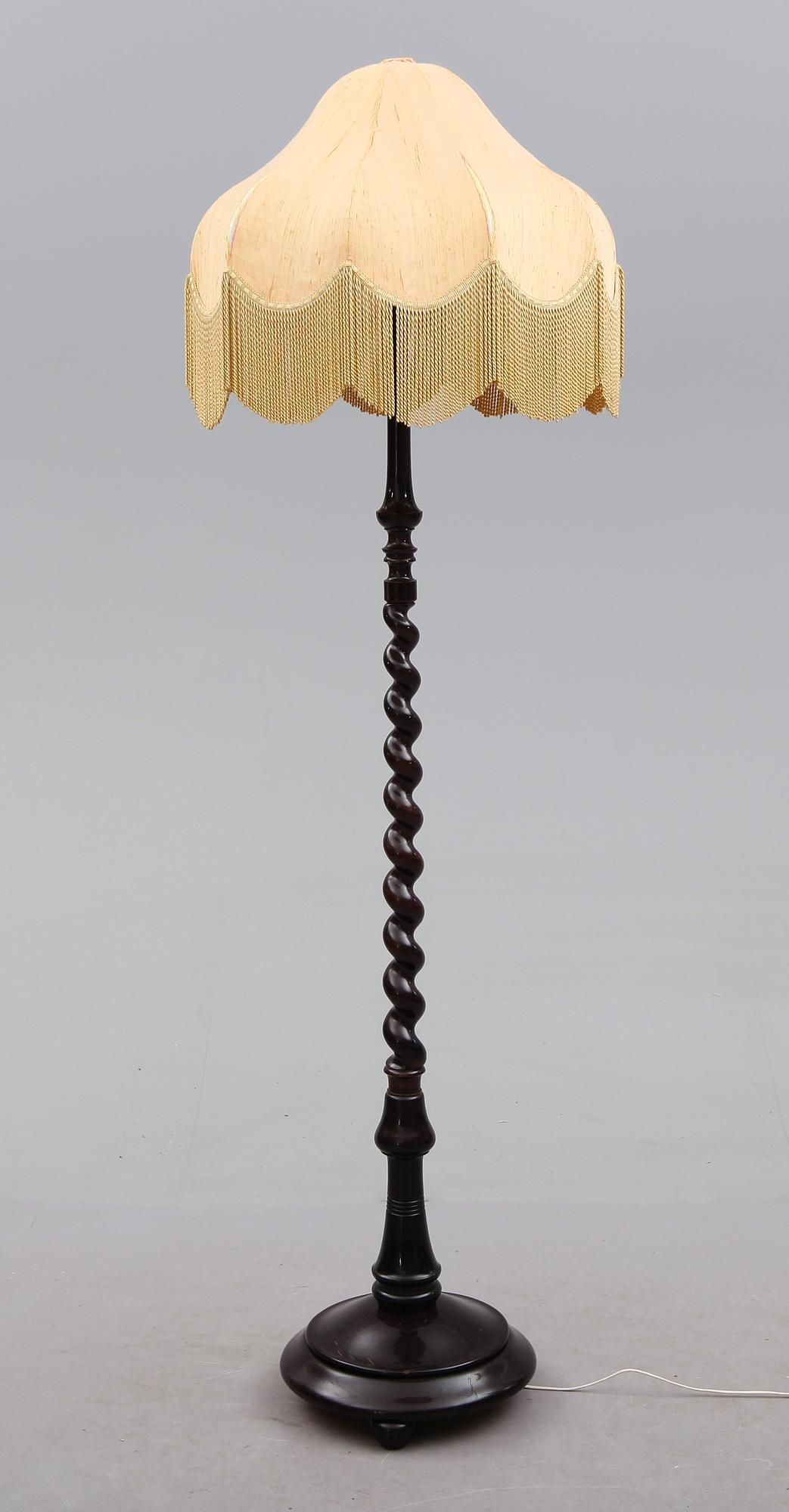 GOLVLAMPA, 1900-talets första hälft.