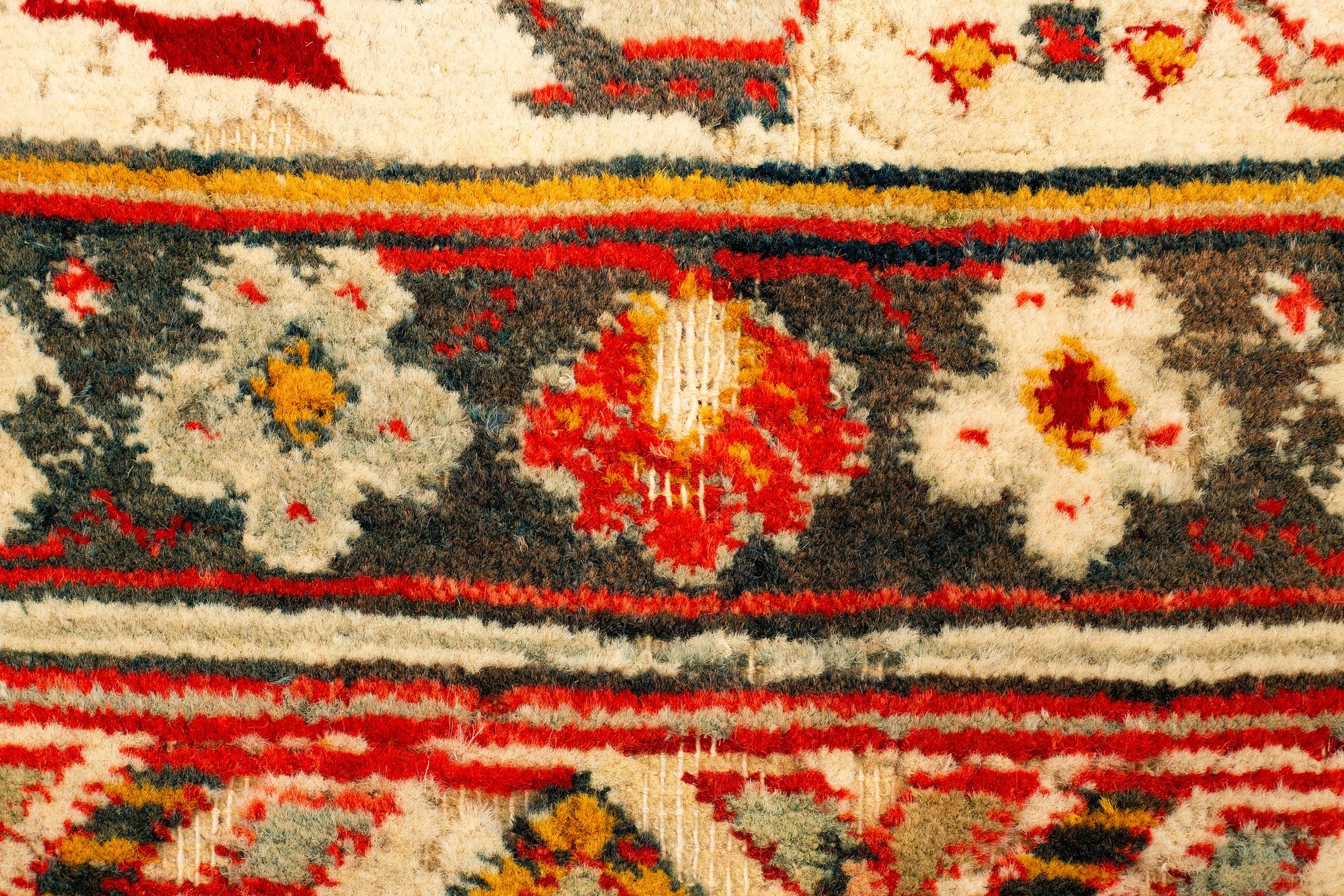 Matta, antik Indisk, sannolikt Agra, ca 467,5-474 x 369,5-374 cm.