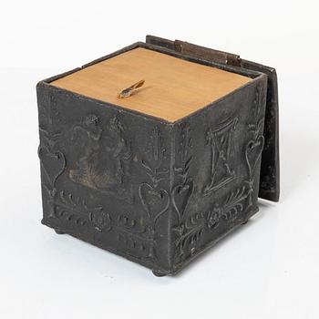 Tobaksburk, troligen Söderfors bruk, Uppland, daterad 1837, Empire.