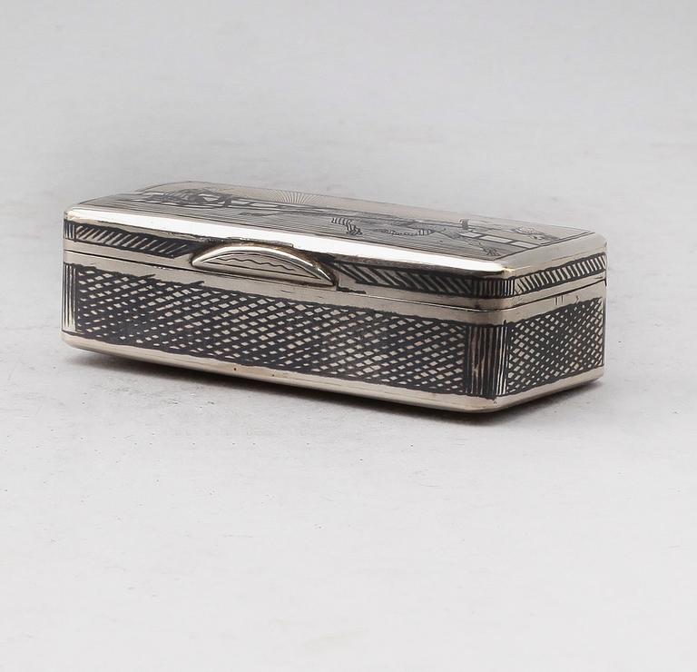 SNUSDOSA, silver, Moskva 1889. Vikt ca 74 gram.