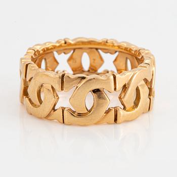 An 18K gold Cartier "Double C" ring.