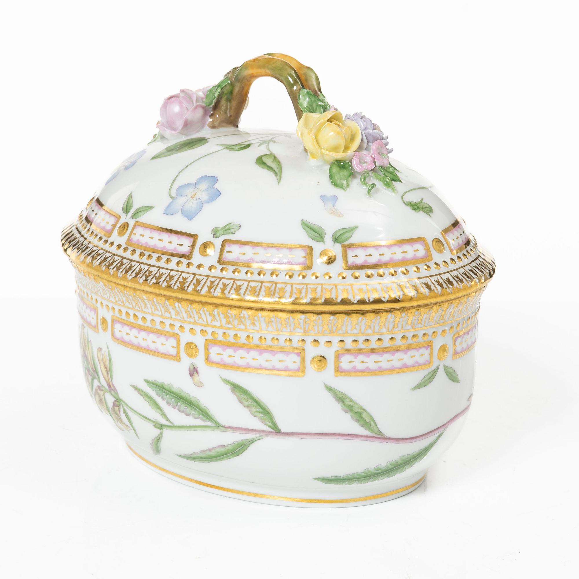 Bonbonjär, porslin, "Flora Danica", Royal Copenhagen, 1955-56.