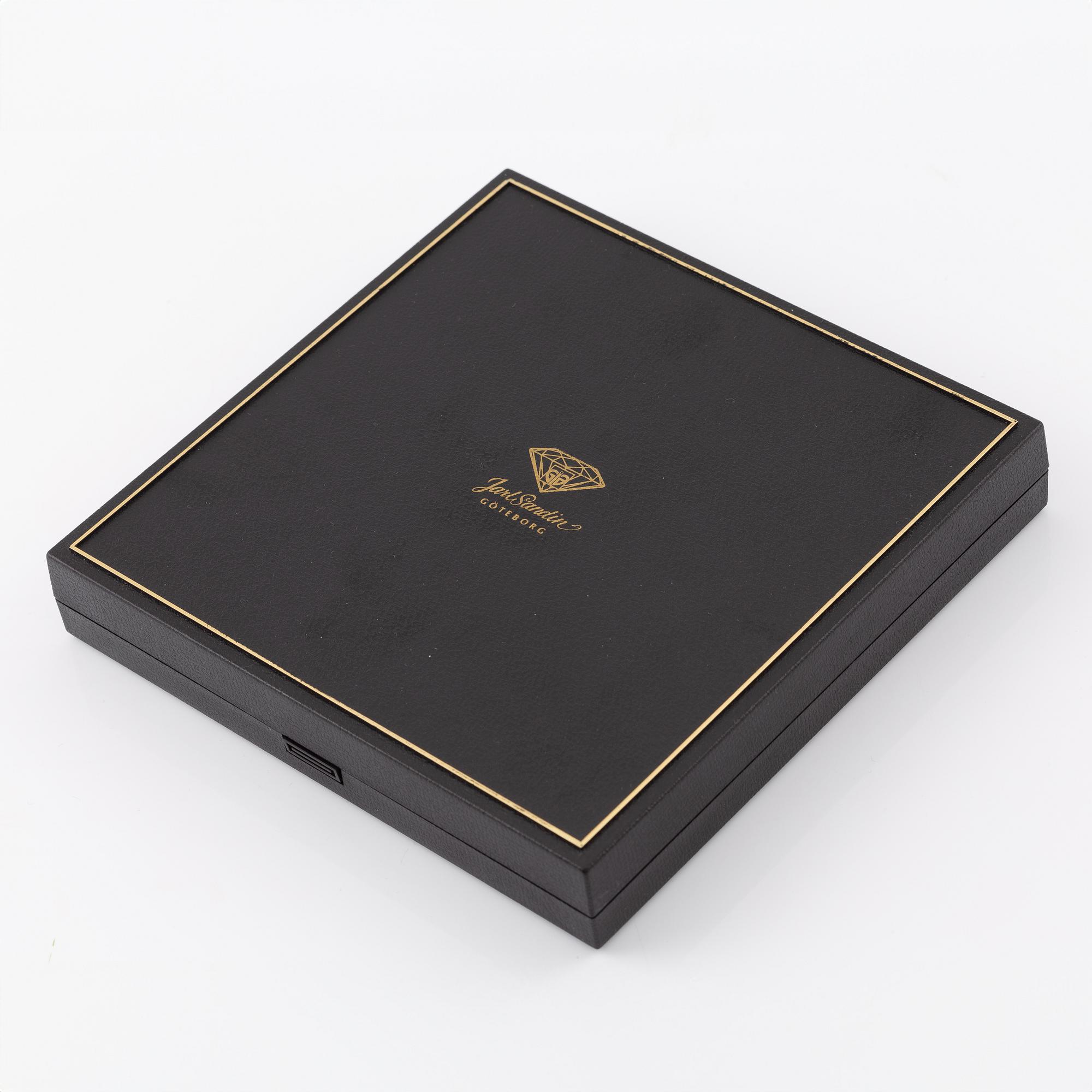 Collier, Jarl Sandin, 18K guld och vitguld med små briljantslipade diamanter.