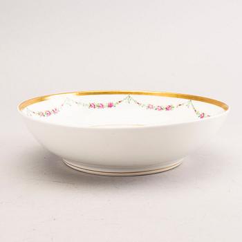 A Royal Copenhagen porcelain 55 pcs dinner service model 478 mid 1900s.
