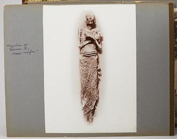 FOTOALBUM,   MEDELHAVSKRYSSNING 1905-06 MED KORVETTEN FREJA.