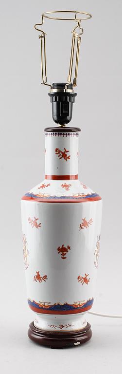 BORDSLAMPA, porslin, 1900-talets andra hälft.