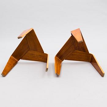 MARKE NISKALA-LUOSTARINEN, pallar, ett par, "Tabouret",  Oy Stockmann Ab, Kervo Snickerifabrik, 1900-talets mitt.
