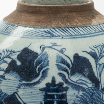 Bojaner, 2 stycken, porslin, Kina, 1800-tal.